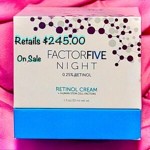 1oz Night Retinol Cream
See why this anti-aging cream is the most sought after.